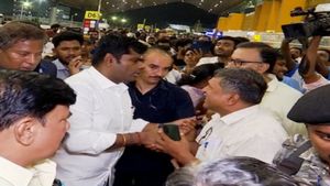  லண்டனுக்கு புறப்பட்டார் அண்ணாமலை.. விமான நிலையத்தில் திரண்டு வழியனுப்பி வைத்த பாஜகவினர்! 