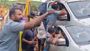 சகதியில் கால் படாதா? காரை விட்டு இறங்கி வர மாட்டீங்களோ? வயநாட்டில் ராகுலிடம் சண்டைக்கு போன மக்கள்