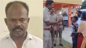 அரை நிர்வாண கோலத்தில் திமுக பிரமுகர்.. ராஜதந்திரங்கள் அனைத்தும் வீண்.. திருநெல்வேலி போலீஸ் அதிரடி 