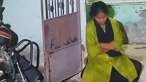 திருநெல்வேலி டூ துபாய்.. வெளிநாடு சென்ற தாய்.. மீண்டும் குழந்தையைக் கேட்ட போது உறவினர்கள் தர மறுப்பு 