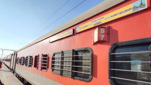 ஆடி 18க்கு ஊருக்கு போறீங்களா? எழும்பூர்- நாகர்கோவில் சிறப்பு ரயில்.. தென்னக மக்களுக்கு குட் நியூஸ்! 