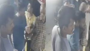 நாங்க எப்ப வந்தாலும் ஓசியில் பால் தரணும்.. ஊழியரை தாக்கி அட்டகாசம் செய்த ரவுடிகள்.. ஷாக் CCTV காட்சி