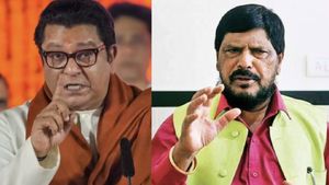 இடஒதுக்கீடுக்கு எதிராக பேசிய ராஜ்தாக்கரே.. கொந்தளித்த ராம்தாஸ் அத்வாலே.. என்ன சொன்னார் பாருங்க 