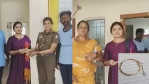 நெகிழ வைத்த திருச்செந்தூர்.. கடலில் திடீரென மாயமான வைர கைச்செயின்! கடைசியில் நடந்த அதிசயம்.. முருகா 