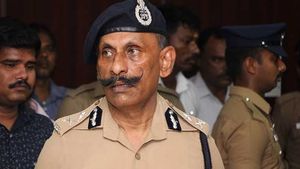  சிக்கும் பொன் மாணிக்கவேல்.. 13 பிரிவுகளில் சிபிஐ வழக்குப்பதிவு! விஸ்வரூபம் எடுக்கும் சிலை கடத்தல்!