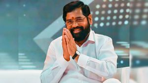  மகாராஷ்டிராவில் உங்களுக்கு பிடித்த முதல்வர் முகம் யார்? பாஜக, காங்கிரசுக்கு ட்விஸ்ட் தந்த ஷிண்டே 