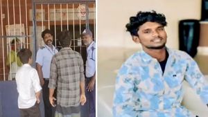 சென்னை, திருவாரூர் பாணி.. எஸ்ஐ-யை வெட்டி விட்டு தப்ப முயன்ற ரவுடி சுட்டு பிடிப்பு.. பரபரத்த சிவகங்கை