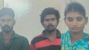 கும்மிருட்டு ராஜலட்சுமி.. உளவு பார்த்த ‘மூன்றாம் கண்’! பெண்ணுக்கு பெண்ணே..அசிங்கம் பிடித்த தனலட்சுமி