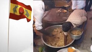 மதுரை மட்டன் விருந்து.. தமிழகத்தில் முதல்முறையாக இப்படியொரு அசத்தல்.. உயரத்தில் பறந்த விஜய்யின் கொடி