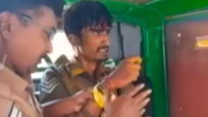 போலீஸ் உடையில் கோவிலில் நுழைந்த இளைஞர்.. 2 பெண்களை வெட்டியதால் அதிர்ந்த தர்மபுரி.. யார் இவர்?