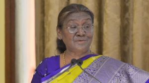 78வது சுதந்திர தினம்! ஜனாதிபதி திரௌபதி முர்மு சற்று நேரத்தில் நாட்டு மக்களுக்கு உரையாற்றுகிறார்!