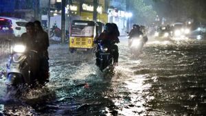 6 அடி தூரம் மட்டுமே பெய்த மழை.. இரவில் நடந்த அதிசயம்.. ஆச்சரியமாக ரசித்த மக்கள்.. என்ன நடந்தது? 