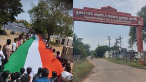 கட்சிக் கொடிகளுக்கு நோ.. தேசியக்கொடி மட்டுமே பறக்கும் அதிசய கிராமம் 