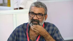 “நிர்வாணமாக்கப்பட்டு.. பாலியல் தொல்லை!” கேரள திரைப்பட தயாரிப்பாளர் மீது நடிகர் புகார் 
