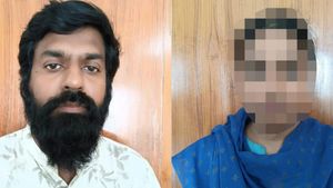  விலை மதிப்புமிக்க இரிடியம்.. கோடிக்கணக்கில் லாபம்.. சினிமா பட பாணியில் மோசடி செய்த கேரள தம்பதி கைது 