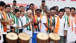  காத்து வாங்கிய 'மைசூர் சலோ' யாத்திரை! கோட்டையிலேயே கோட்டை விட்ட ஜேடிஎஸ்! காங்கிரஸ் தான் காரணமாம் 