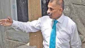 முன்னாள் ஐஜி பொன் மாணிக்கவேல் வீட்டில் சிபிஐ ரெய்டு! சென்னை நீலாங்கரையில் பரபரப்பு 