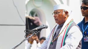 யுபிஎஸ்சி நேரடி நியமனம் ரத்து- அரசியல் சாசனமே வென்றது.. மல்லிகார்ஜூன கார்கே பெருமிதம்! 