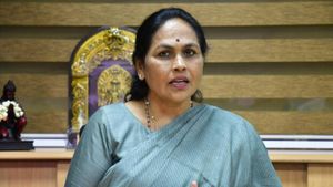 தமிழர்கள் பற்றி அவதூறு.. சிக்கலில் மத்திய அமைச்சர் ஷோபா கரந்தலாஜே! பொது மன்னிப்புதான் தீர்வு-கோர்ட் 