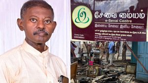  படாரென வெடித்துச் சிதறிய பேட்டரி.. பற்றி எரிந்த வங்கி! உடல் கருகி பலியான செயலாளர்! அதென்ன கேன்ல?