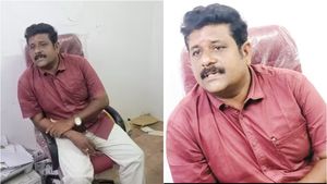 கத்தை கத்தையாக கொடுத்த காண்ட்ராக்டர்.. திருப்பூர் மாநகராட்சி ஆபிசுக்குள்ளேயே அக்கப்போரு.. ட்விஸ்ட் 