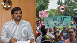 என்ஐடி ஹாஸ்டலில் பாலியல் தொல்லை! ஒழுங்கா ட்ரெஸ் போடனும்.. வாயை விட்ட வார்டன்! கலெக்டர் சொன்ன தகவல்! 