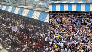 மகாராஷ்டிரா: பள்ளி குழந்தைகளுக்கு பாலியல் தொல்லை விவகாரம்- இன்றும் பதற்றம்- ஆக. 24-ல் பந்த்! 