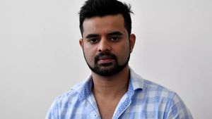  மாஜி பிரதமர் மாளிகையில் துப்பாக்கி முனையில் பெண் பிரமுகரை பலாத்காரம் செய்த பிரஜ்வல்-தொடரும் ஷாக்!