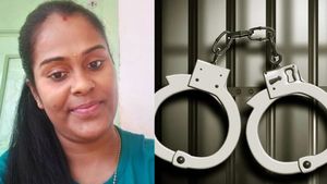 15 நாளில் ஆபாச வீடியோ அனுப்பி டார்ச்சர்.. மாணவியின் தாய் புகார்.. சிக்கிய ரவுடி பேபி சூர்யா கேங் 