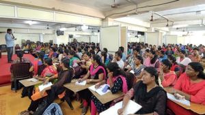 அரசு வேலைதான் கனவா? டிஎன்பிஎஸ்சி போட்டி தேர்வர்களுக்கு பெரிய சான்ஸ்! மிஸ் பண்ணிடாதீங்க 