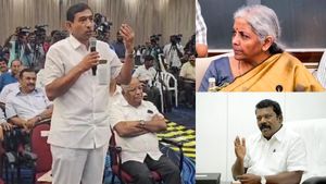 பன்மாலையுடன் செல்வபெருந்தகை..  நிர்மலா சீதாராமனுக்கு எதிராக கோவையில் காங்கிரஸ் ஆர்ப்பாட்டம்