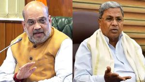 அமித்ஷாவுக்கு பதிலடி கொடுத்த சித்தராமையா? இந்தி பேசாத மாநிலத்தில் இருந்து வந்த முதல் எதிர்வினை 