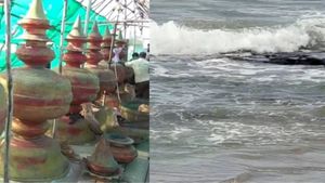  திருச்செந்தூர் கடலோரத்தில்.. முருகன் கோயில் கலசத்தில் பார்த்தீங்களா? ராஜகோபுரத்தில் பரவசம்.. வாவ்