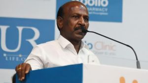 என்னது மருத்துவமனைகள் நிரம்பி வழியுதா? தவறான செய்தியாம்.. சொல்வது அமைச்சர் மா.சுப்பிரமணியன்!