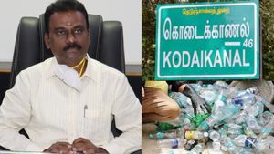 கொடைக்கானல் போறவங்க மறந்துடாதீங்க! கலெக்டரிடம் இருந்து பறந்த உத்தரவு! சுற்றுலா பயணிகளுக்கு வார்னிங் 