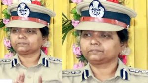 வேலூரில் தூக்கியெறியப்பட்ட டிஐஜி ராஜலட்சுமி.. ஜெயிலில் கைதி சித்ரவதை அம்பலம்? கறார் காட்டிய சிபிசிஐடி
