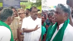 நாட்டாமை படப் பாணியில் சட்டம் பேசிய விவசாயி?  சார்பதிவாளரை மிரட்டியது ஏன்?  விளக்கம்! 