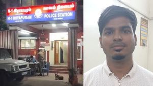சென்னையில் ஜிம் மாஸ்டரின் லீலை..  45 பவுன் தங்கம்,  10 லட்சம் மோசடி..  சிக்க வைத்த இளம் பெண்