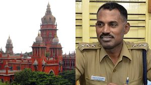 என்கவுண்டர்களுக்கு எதிராக ஹைகோர்ட் சரமாரி கேள்வி.. வெள்ளத்துரை மீது வழக்குப்பதிவு செய்யவும் உத்தரவு 