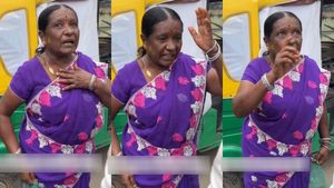  குட்டி டவுசர் போட்டுகிட்டு சுத்தக் கூடாது.. நடு ரோட்டில் பெண்ணிடம் எகிறிய பெங்களூர் மூதாட்டி