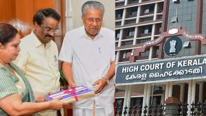  மலையாள திரையுலகை உலுக்கும் ஹேமா கமிட்டி அறிக்கை! மாநில அரசுக்கு உயர்நீதிமன்றம் முக்கிய உத்தரவு 