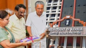  4 ஆண்டுகளாக கிடப்பில் ஹேமா கமிட்டி அறிக்கை.. கேரளா இடதுசாரி அரசை வெளுத்தெடுத்த ஹைகோர்ட்!