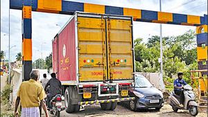  திண்டுக்கல்லில் லாரி டிரைவருக்கு உடம்பு பூராம் மூளை.. 'என்ன ஒரு புத்திசாலித்தனம்'..  இதை பாருங்க 
