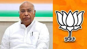 5 ஏக்கர் நிலம்: மல்லிகார்ஜூன கார்கே குடும்பம் மீது லோக் ஆயுக்தாவில் 400 பக்க ஆவணத்துடன் பாஜக புகார்! 