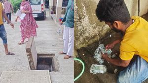 லஞ்ச பணத்தை டாய்லெட்டில் வீசிய அதிகாரி.. சாக்கடையை தோண்டி கட்டுக்கட்டாக தூக்கிய மும்பை போலீஸ் 