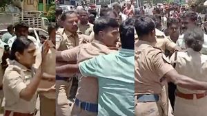 அருப்புக்கோட்டை பெண் டிஎஸ்பி மீது தாக்குதல்! தலைமுடியை பிடித்து இழுத்து ரகளை..4 பேரை தூக்கிய போலீஸ்