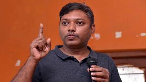  டிவி பார்த்தபோது மனைவி கேட்ட ஒற்றை கேள்வி.. ஐஏஎஸ் பதவி ராஜினாமா ஏன்? சசிகாந்த் செந்தில் விளக்கம் 