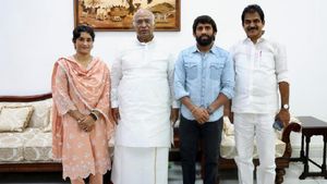  ஹரியானா அதகளம்.. காங்கிரஸில் அதிகாரப்பூர்வமாக இணைந்த மல்யுத்த வீரர்கள் வினேஷ் போகத், பஜ்ரங் புனியா