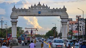 அடையாளமே அழியப் போகுது.. மதுரை மக்களுக்கு ஷாக் செய்தி! பெரியார், நக்கீரர் நுழைவாயில்களுக்கு சிக்கல்!