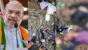  அமித்ஷா பிரகடனம் செய்த இறுதி யுத்தம்.. தெலுங்கானாவில் கடும் சண்டை- 6 மாவோயிஸ்டுகள் அழித்தொழிப்பு!